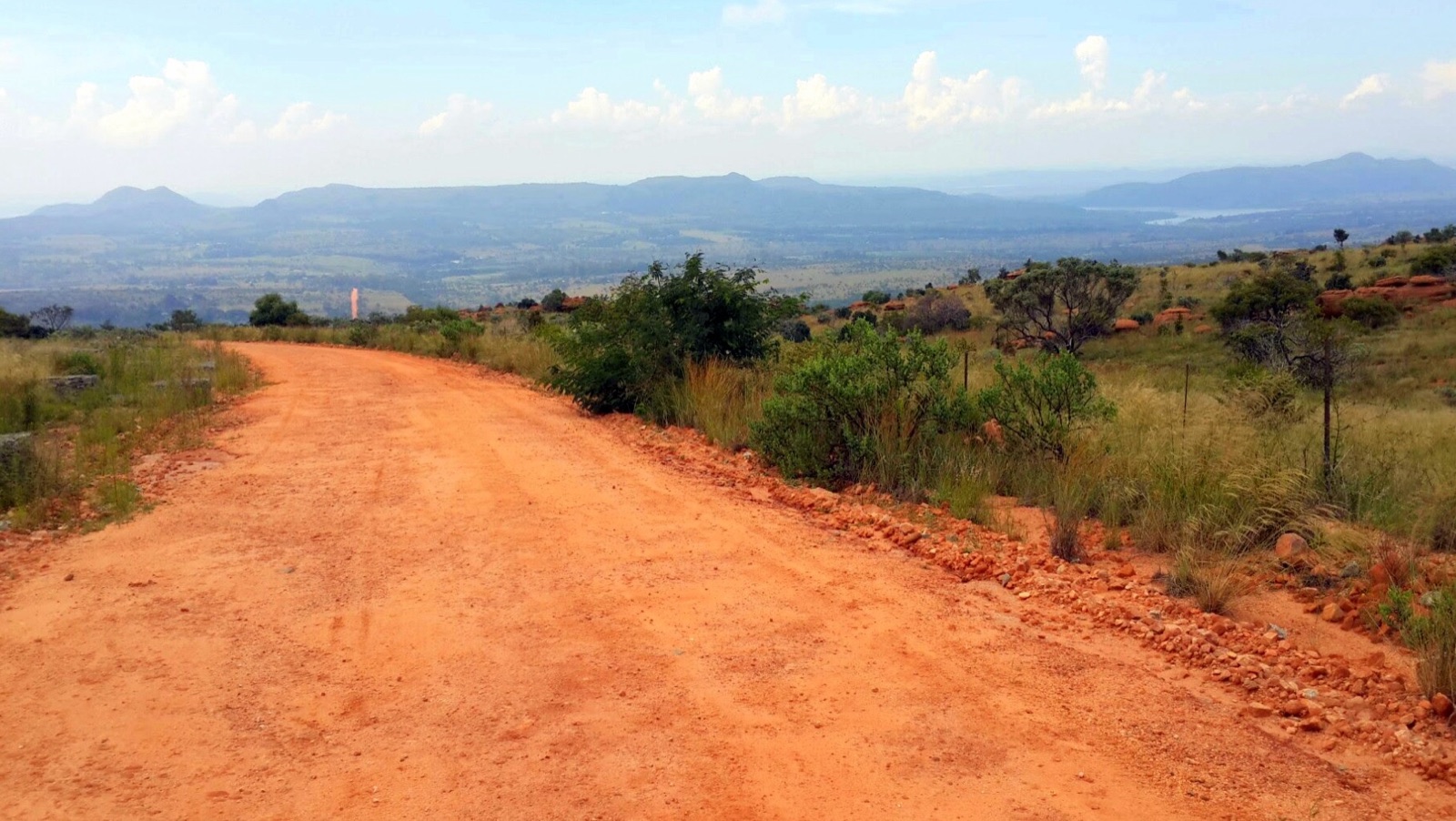 Buffelspoort Dam landscape from Breedtsnek pass